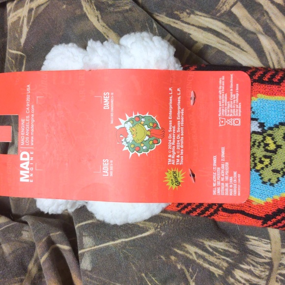 The Grinch Dr. Seuss Reading Socks Slipper Socks Plaid Shoe Size 5-10 - Picture 7 of 15